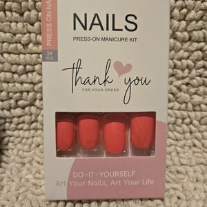 Press-On Manicure Kit - Coral Pink Nails (24 PCS)